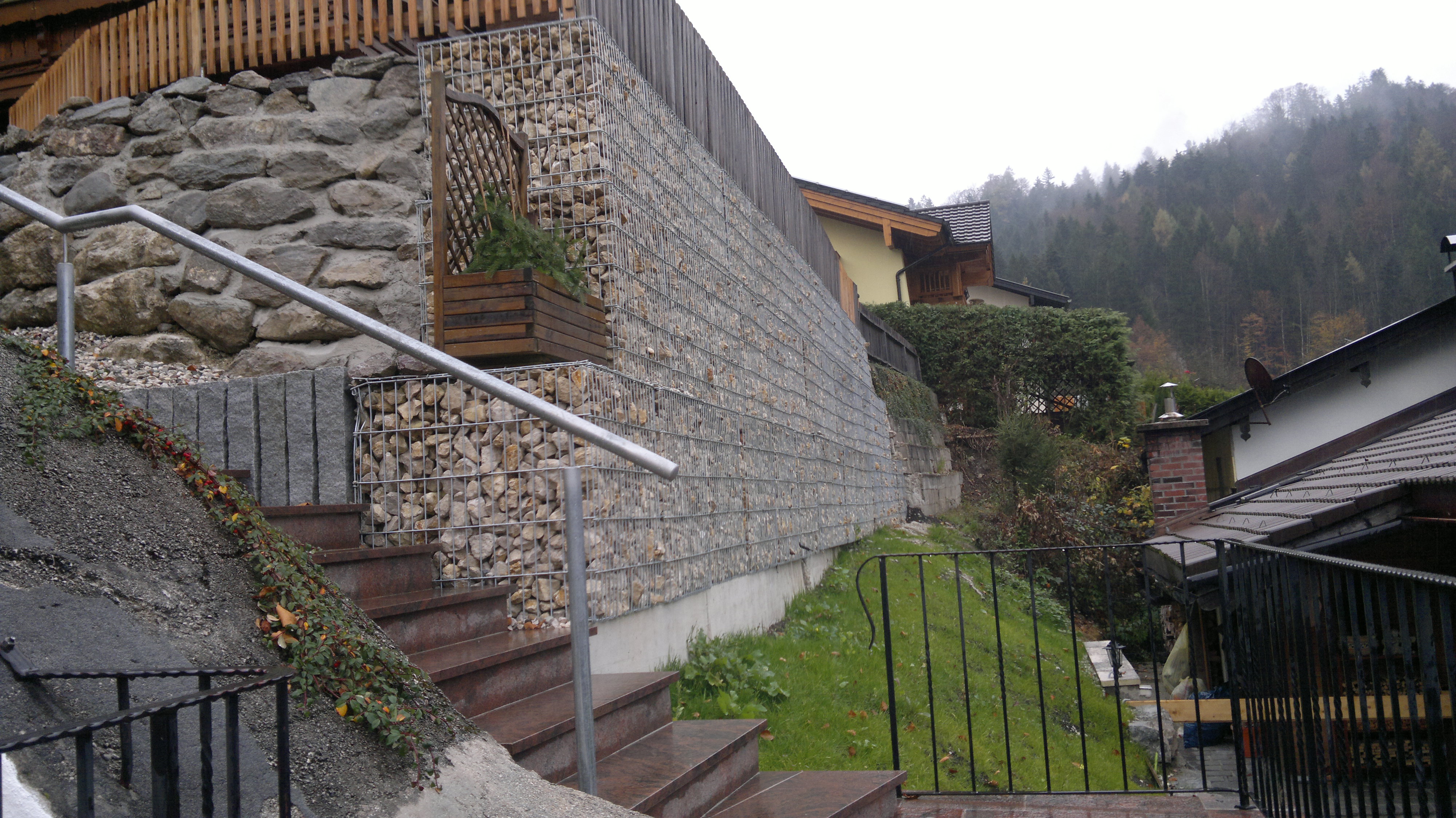 Gabionenwand als Stützwand nach abgleiten der vorhanden Stützwand