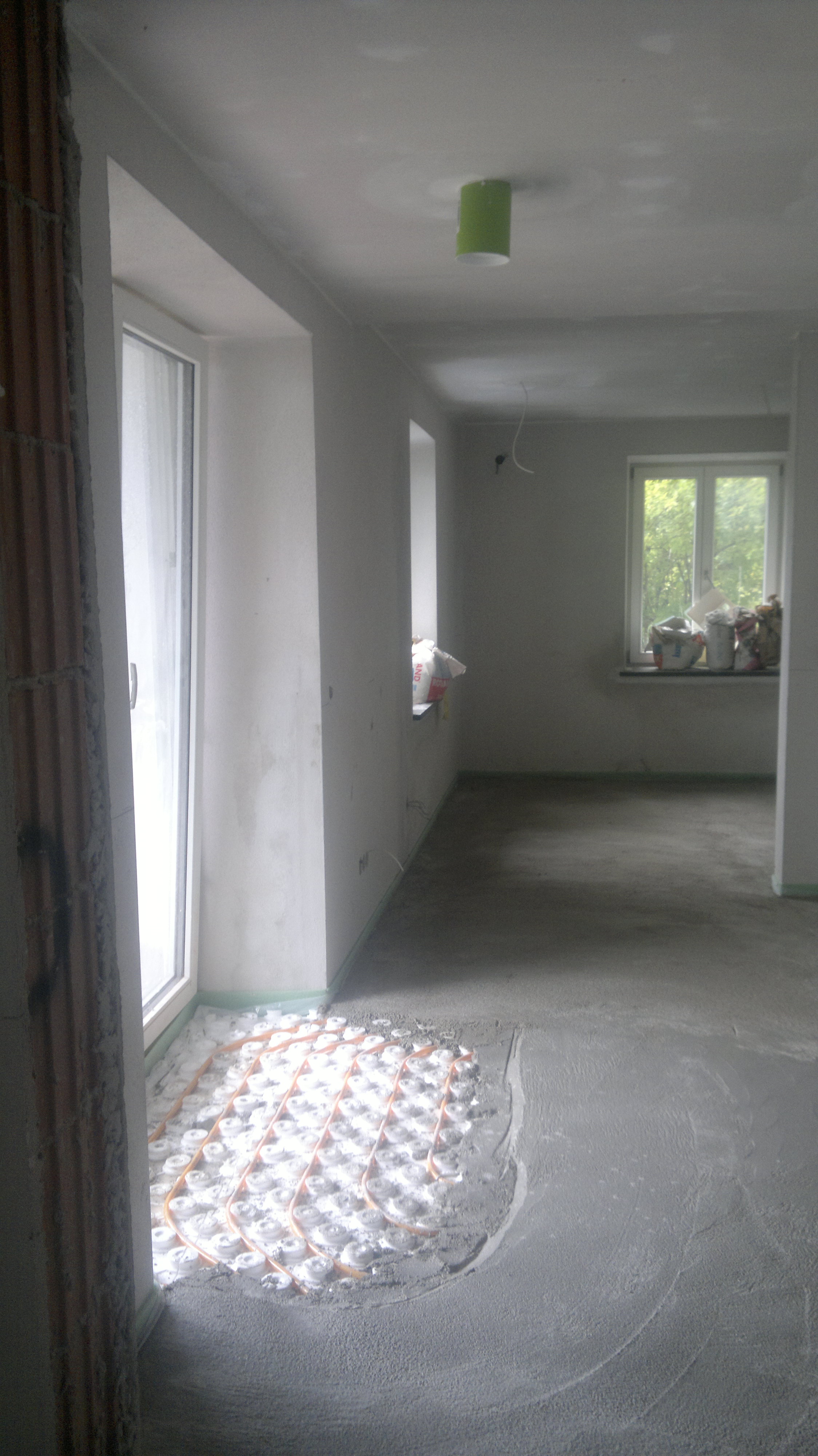 Sanierung Zweifamilienhaus
Zementestrich auf Schlüter Fußbodenheizung